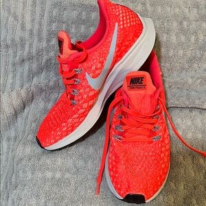 Women’s Nike Air Zoom Pegasus 35 in bright crimson
